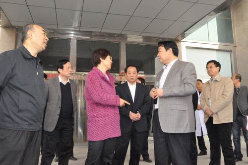 山东省副省长王随莲、卫生厅厅长刘奇来我院调研                                                 视察我院国家级妇科内镜与微创培训基地